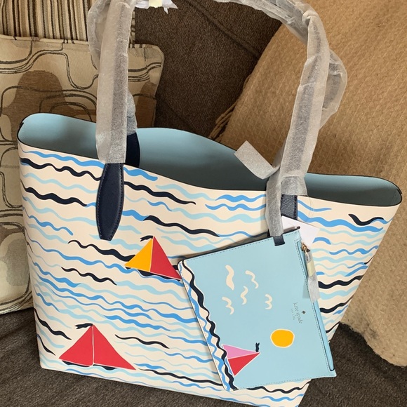 Authentic KATE SPADE Reversible Leather Sail boat print Tote/removable wristlet - Picture 2 of 14
